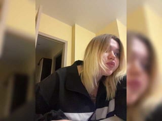 kittymood cam girl fingering her bald pussy on XXX cam