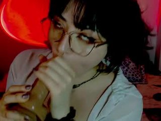 kanne_goth cam babe likes squirting after getting pleasure from masturbation