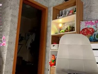 sonyasexx_ cam babe likes squirting after getting pleasure from masturbation