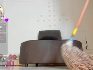 violetmontana cam babe with horny pussy learns how to squirt online