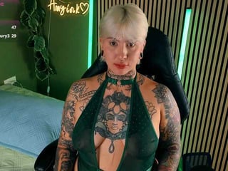 amy-ink6969 cam girl fingering her bald pussy on XXX cam