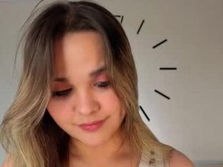 molliedeases teen cam babe wants to be fucked online as hard as possible