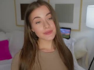 roxxxete teen cam babe spread her legs to get her holes good fucked online