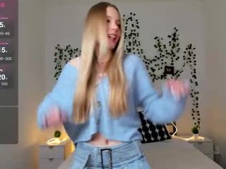 ellymartinez sex cam with a horny cute cam girl that's also incredibly naughty