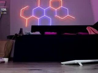 kat__cat asian cam girl presents foot fetish action