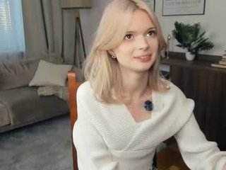 cutebrutality cute teen cam babe loves XXX cam action with her perfect ass