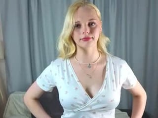 veldaduer teen cam babe wants to be fucked online as hard as possible
