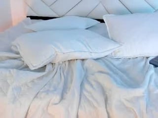 trixxie_18 teen cam babe wants to be fucked online as hard as possible