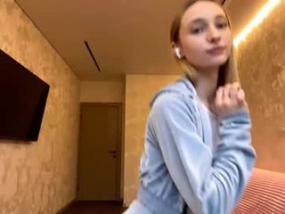 velvethonerkamp cam babe with big tits in private live sex show