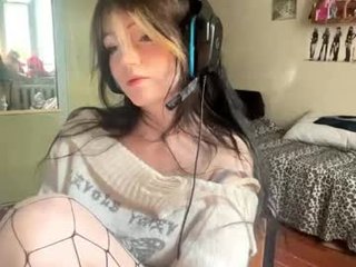 bonitamadaras teen cam babe wants to be fucked online as hard as possible