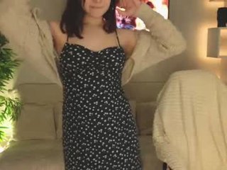 deariwfy petite asian cam girl in dirty live sex show