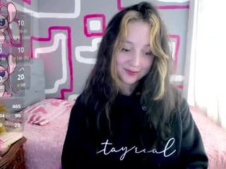 vero_doll12 big tits cam babe is curious about squirting techniques