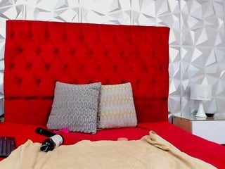 steacy-19 cam girl makes blowjob and adores anal fucking
