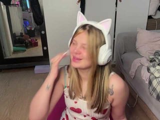 jessluck1 blonde teen cam babe plays with her tight asshole