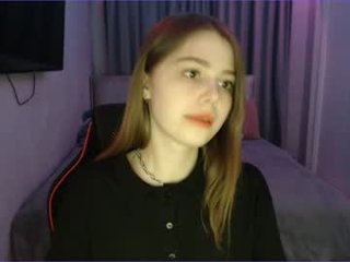 tripleprinces teen cam babe in lingerie enjoys erotic live sex online