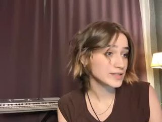 kalispring teen cam babe spread her legs to get her holes good fucked online