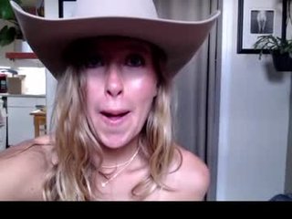 lucy_gooosey cam girl will surprise you with her huge gaping asshole