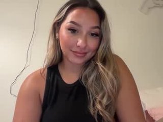 nicolelovesyou444 latina cam babe brings live sex to him online