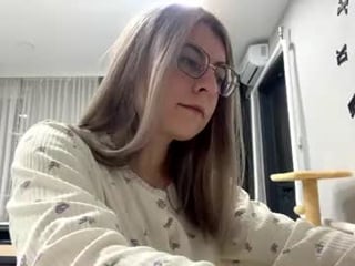 honeyplonk cam babe with big tits in private live sex show