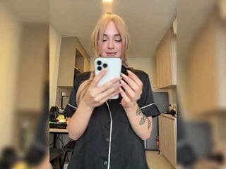 astridmoss live sex in private chat with blonde whore