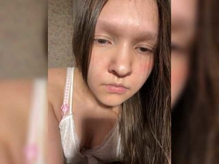 cute-lolly cute teen cam babe loves XXX cam action with her perfect ass