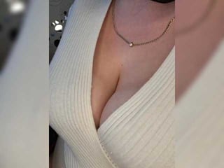 veronicachica brunette cam girl gets anal fuck of cute babe ass