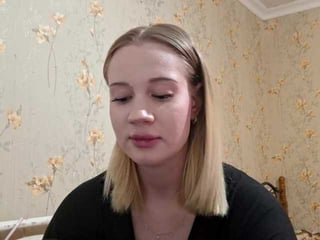 linafinay blonde teen cam babe plays with her tight asshole