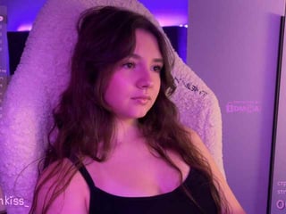 -foxalisa- brunette cam babe presents kiss show online