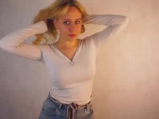 marlenehiske teen cam babe wants to be fucked online as hard as possible