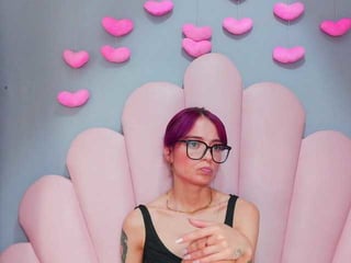 lucymiller latina cam babe brings live sex to him online