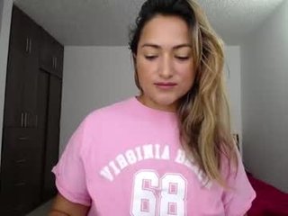 abie_spicy_ cam babe likes squirting after getting pleasure from masturbation