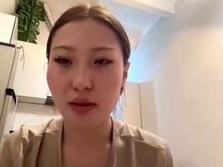 huemckeown petite asian cam girl in dirty live sex show