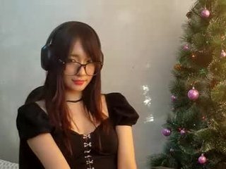 hopebrownle asian teen cam babe plays with her ass hole