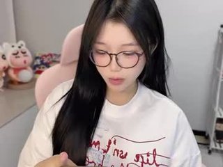 gorgeous_girl33 asian teen cam babe plays with her ass hole