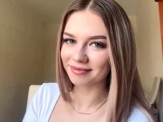 crystarouillard cam babe with big tits in private live sex show