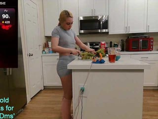 bubblybubbles blonde white cam babe wants her pussy stretched
