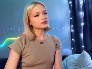 suzannabarmes teen cam babe wants to be fucked online as hard as possible