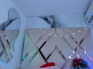 ninahtx naked cute cam babe in the chatroom wants a holiday fucking