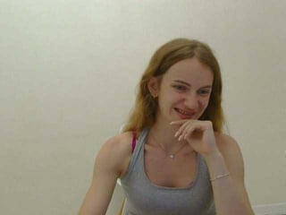 ainyrvixxen naked blonde cam babe online